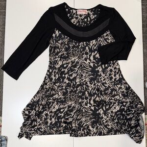 Chic Black and Cream Tunic Top